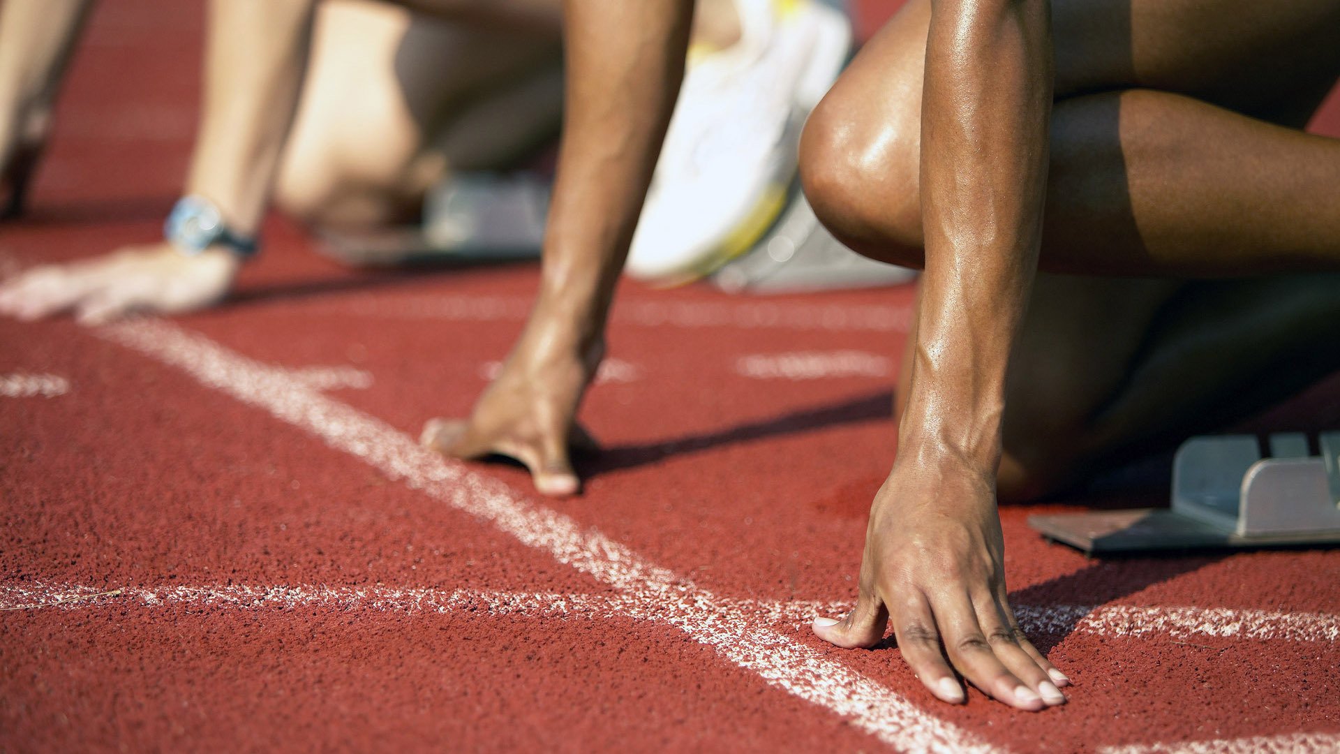 AYX体育-_城市绿道：自行车与网球结合的多运动赛事_，自行车与汽车比赛